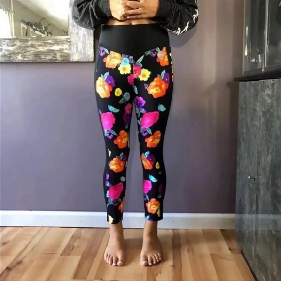 VS pink floral ultimate leggings - Picture 2 of 7